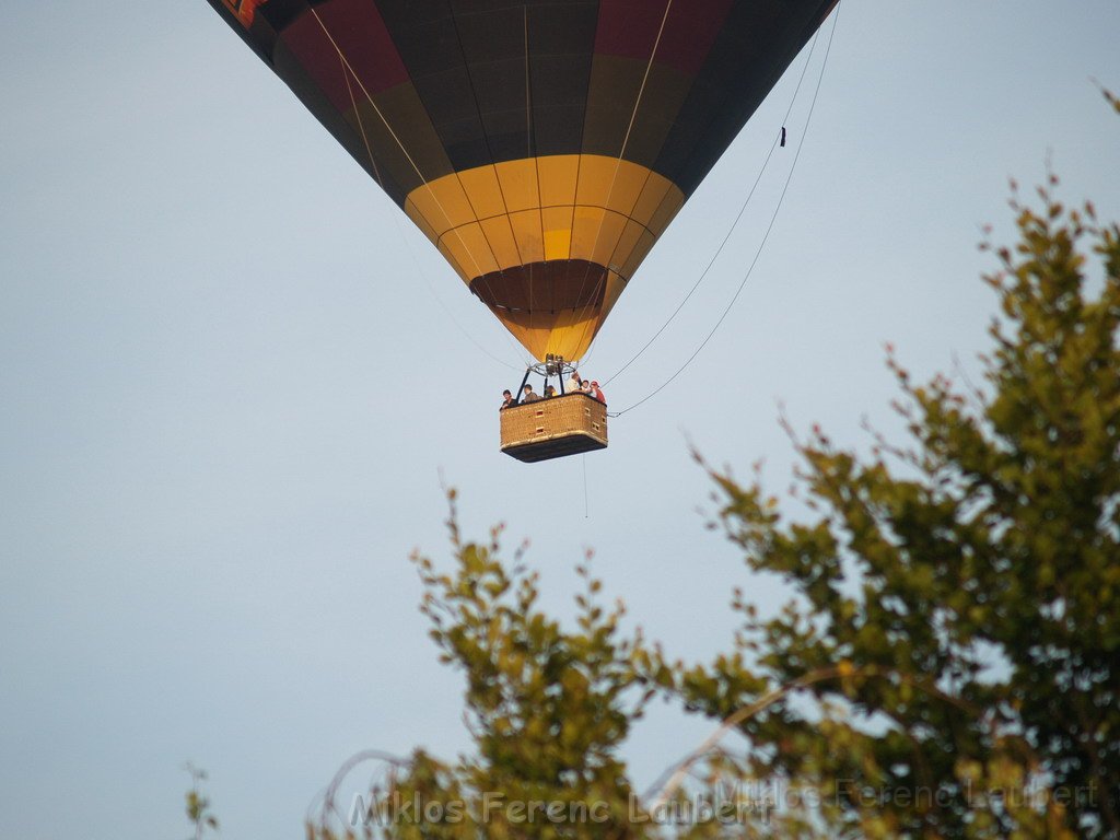 Heissluftballon im vorbei fahren  P12.JPG